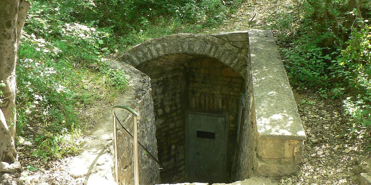 Negyven barlang várja a látogatókat Magyarország nemzeti parkjaiban