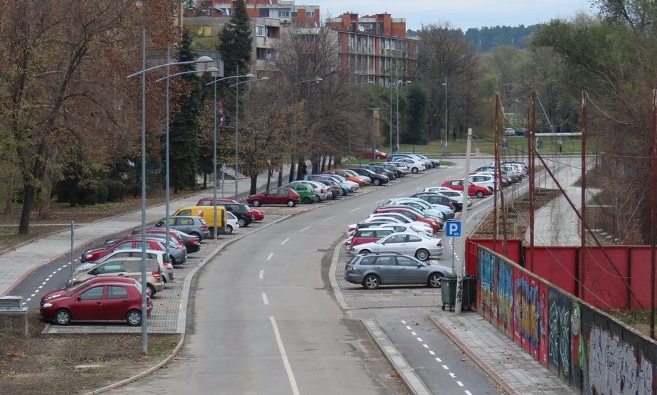Csütörtöktől fizetni kell a parkolásért Újvidéken, a Strand környékén