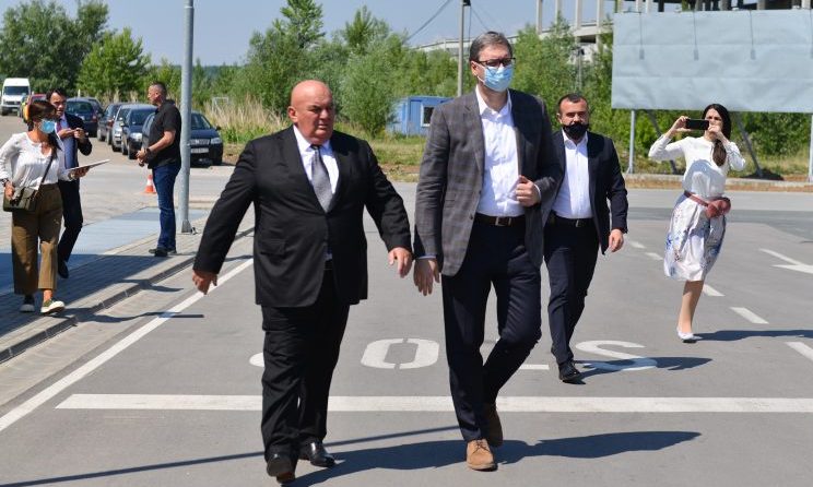 Vučićot Jagodina díszpolgárává avatták