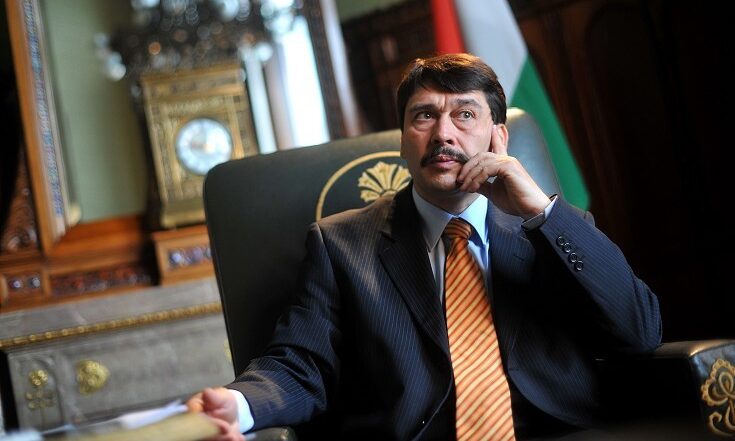 Áder János aláírta a melegellenes törvényt