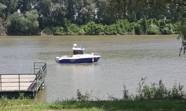 Vízen is járőrözik a rendőrség