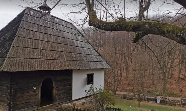 Száz falusi ház megvásárlását hagyták jóvá, zömmel Zombor és Magyarkanizsa környékén