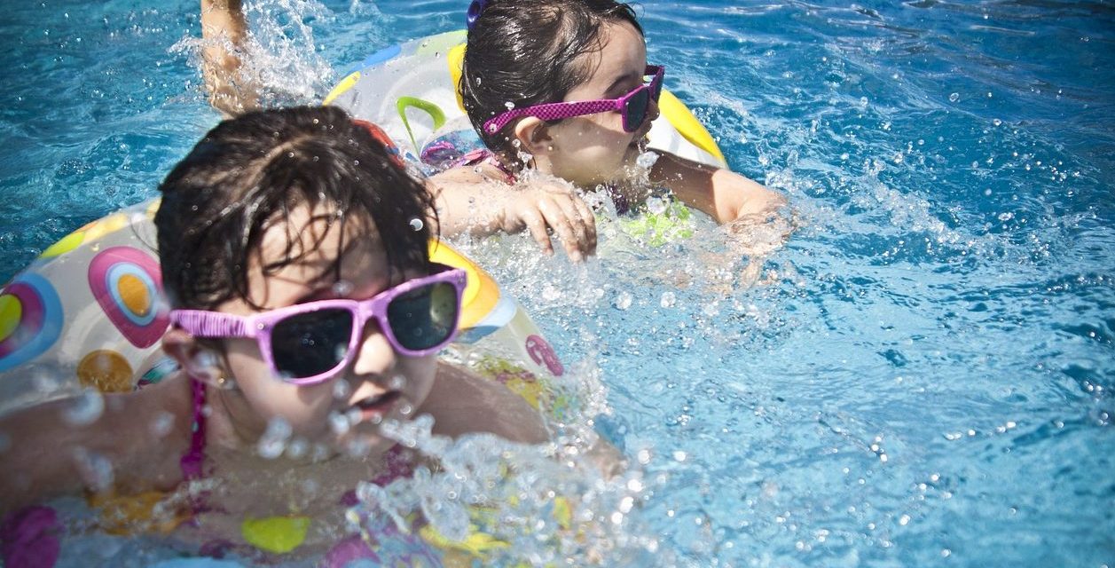 <span class="entry-title-primary">Az úszógumi nem biztonságos!</span> <span class="entry-subtitle">Mit tehetünk gyermekeink biztonságos fürdőzéséért?</span>