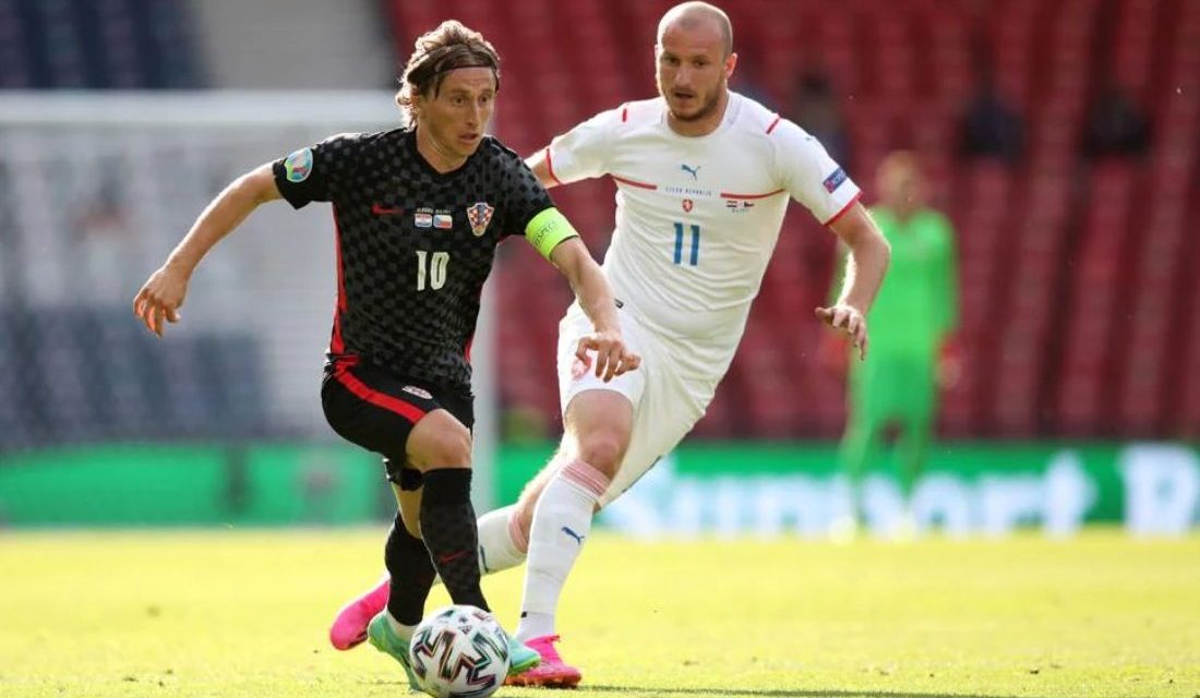 <span class="entry-title-primary">Focizni könnyű, politizálni nehezebb</span> <span class="entry-subtitle">Rómától Budapesten át Londonig (az EB-vel) és Cornwalltól Brüsszelen át Genfig (Bidennel) – Átlapoztuk a világsajtót</span>