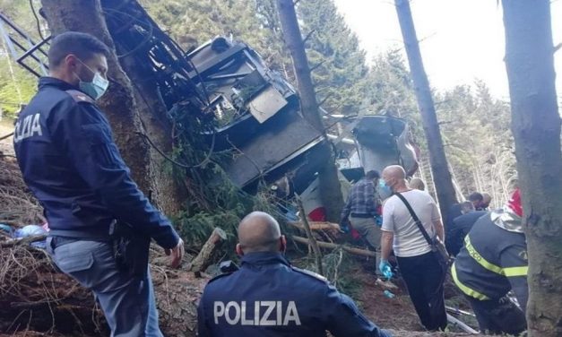 Nyilvánosságra hozták az olaszországi felvonókabin zuhanásának felvételét (videó)