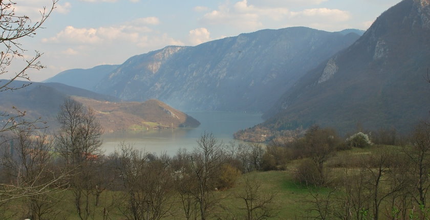 A Rio Tinto nem hagyta el Szerbiát, mert földterületei vannak