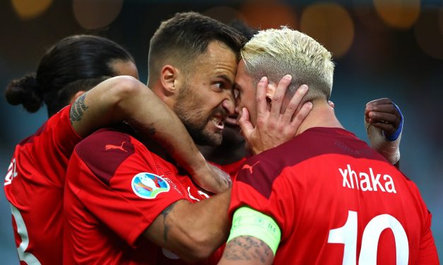 Olasz csoportgyőzelem, Wales Svájc előtt