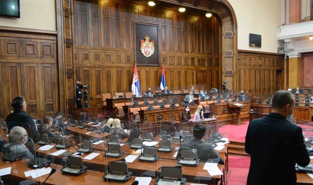 Nincs kvórum, nem kezdődött el a lítiumról szóló parlamenti ülés