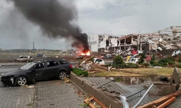 Hatalmas tornádó pusztított a cseh-szlovák határon (videó)