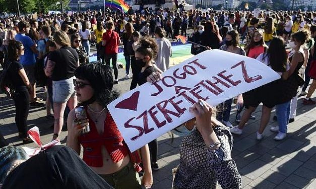 Pénzmegvonással büntetheti az EU Magyarországot a melegellenes törvény miatt