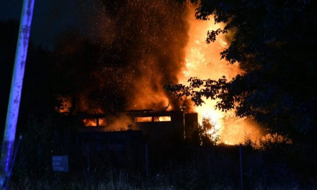 Tűz ütött ki a szerb fővárosban, sűrű füst gomolyog (Fotók)