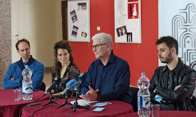 Bemutatják a Demokráciát