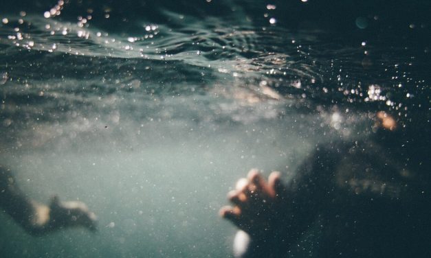 Gyermekek kerültek kórházba, mert Domestost öntöttek a medencébe