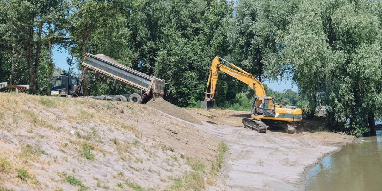 Munkálatok a zentai strandon