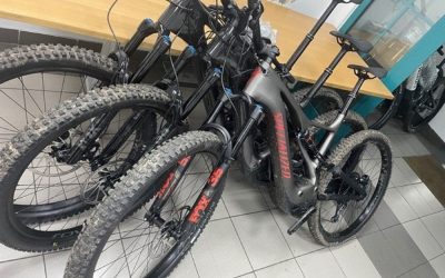 Lopott elektromos kerékpárokat csempészett (volna) Röszkénél