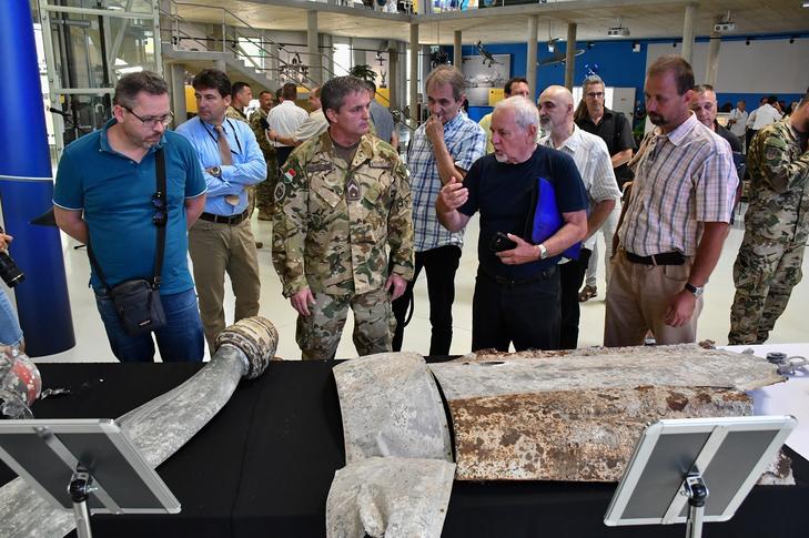 Vadászgépet találtak a Balatonban