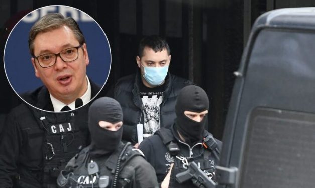 A haladókat központilag segítik abban, hogy meg tudják védeni Vučićot