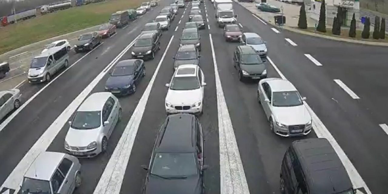 Kilenc helyett „csak” öt órát kell várni Horgosnál