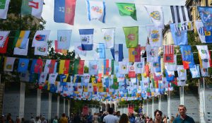 A városok sétányán mindenki keresgélheti a magáét