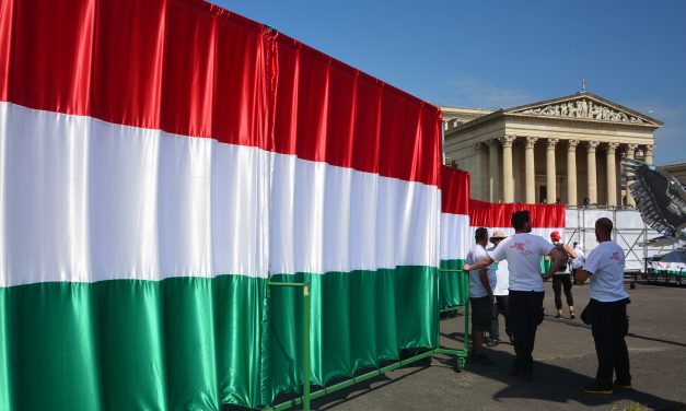 <span class="entry-title-primary">Végtelen türelem és kiemelkedően jó „tömegtűrő képesség” szükségeltetik az ünnepi hétvégéhez</span> <span class="entry-subtitle">Megkezdődtek az augusztus 20-i programok – Budapesti munkatársunk képriportja</span>