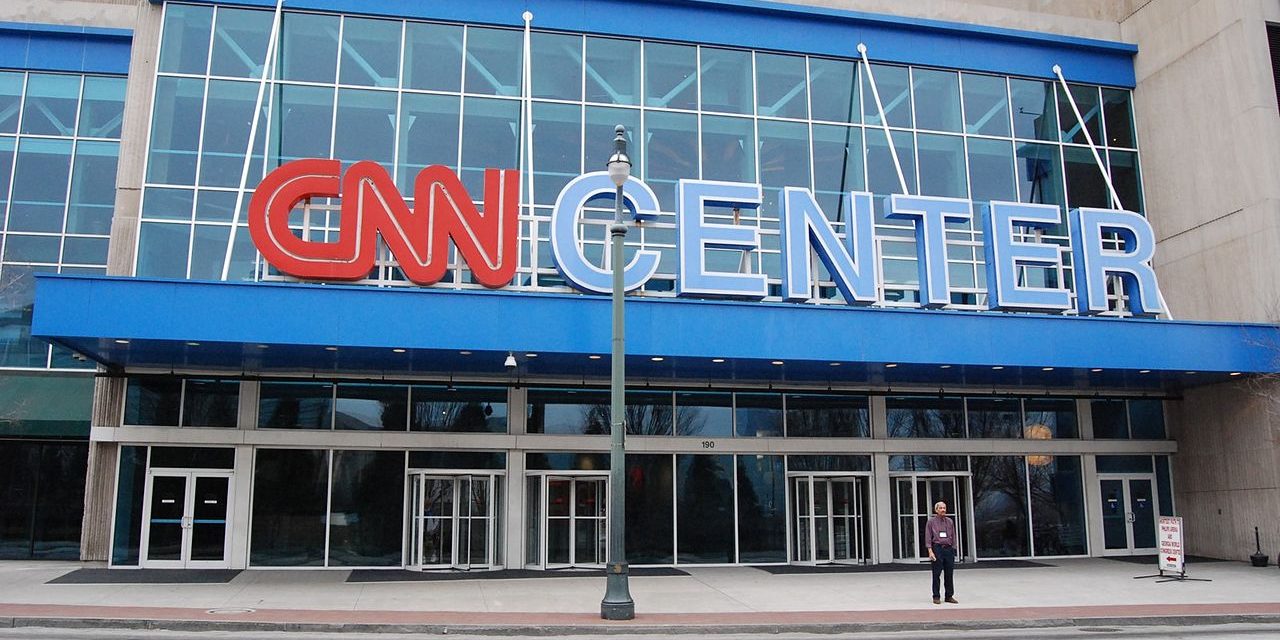 Három újságírót elbocsájtottak mert nem vették fel a védőoltást