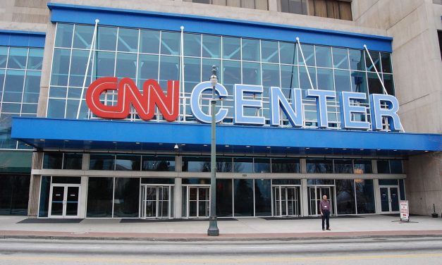 Három újságírót elbocsájtottak mert nem vették fel a védőoltást