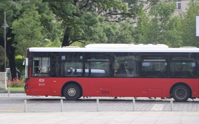 Városi busz gázolt halálra egy kislányt