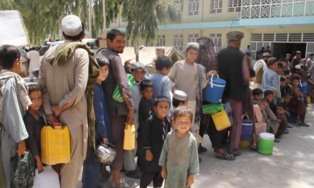 Civilek százezrei menekülnek a tálib offenzíva elől Afganisztánban