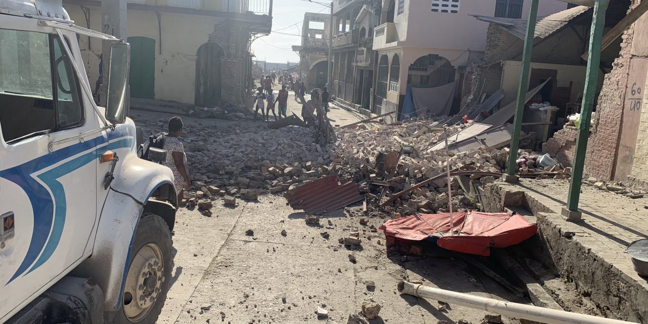 Erős földrengés Haitin és Alaszkában (Fotók)