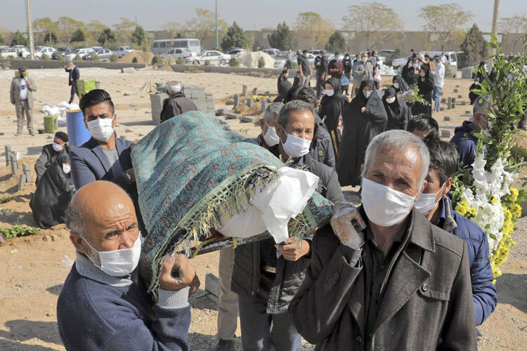 Iránban átlagosan két percenként hal meg egy koronavírusos beteg
