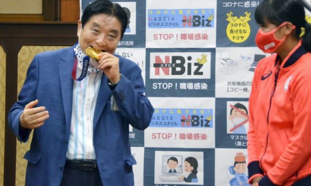 A polgármester beleharapott az aranyérembe, új medált kap az olimpiai bajnok