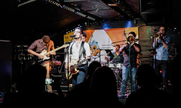 Óbecsén játszik a Lóci