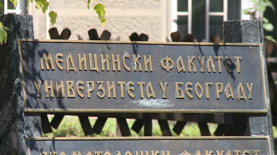 Az orvostudományi kar elhatárolódott a vakcinaellenes petíciót aláíró professzoroktól