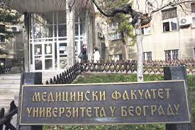 A rendőrség szerint az összegyűltek megtámadták őket