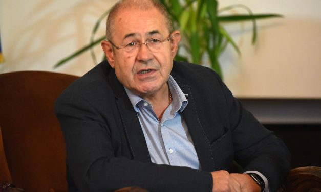 Elfogadható-e Pásztor István kezdeményezőnek, moderátornak színházügyben?