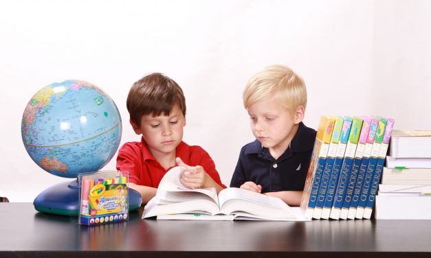 Adán ingyenesek lesznek az elsős és másodikos tankönyvek