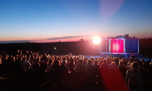 <span class="entry-title-primary">Arc és ülep</span> <span class="entry-subtitle">Tanyaszínház-talány: a „vidám tudás” műfaja</span>