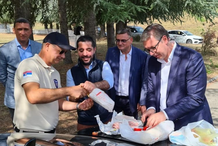 Vučić: A majonézes, mortadellás szendvics a legjobb!