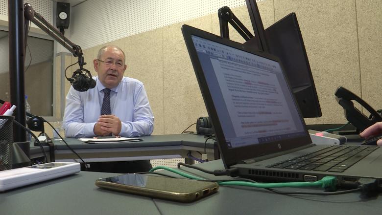 Pásztor szerint nem igaz, hogy nicsenek magyar feliratok a közúti jelzőtáblákon