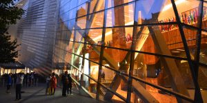 A 9/11 Múzeum több szinttel a föld alatt helyezkedik el. Itt vannak azon áldozatok földi maradványai is, akiket még nem sikerült azonosítani. (Fotó Szappanos Veronika/SZMSZ)