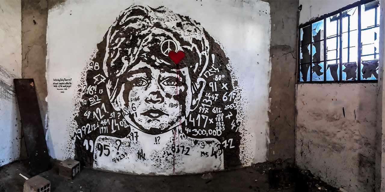 <span class="entry-title-primary">Hogy kerül a csizma az asztalra? (Csúcsra járatott demograffiti 1.)</span> <span class="entry-subtitle">Falfirkák a családvédelmi aranyköpések (és Nyugat-ellenes köpködések) budai csúcskonferenciájáról </span>