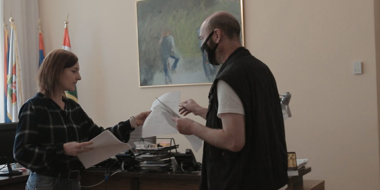 Tanyaszínház: Átadták a petíciót, ezerháromszáz támogató aláírással