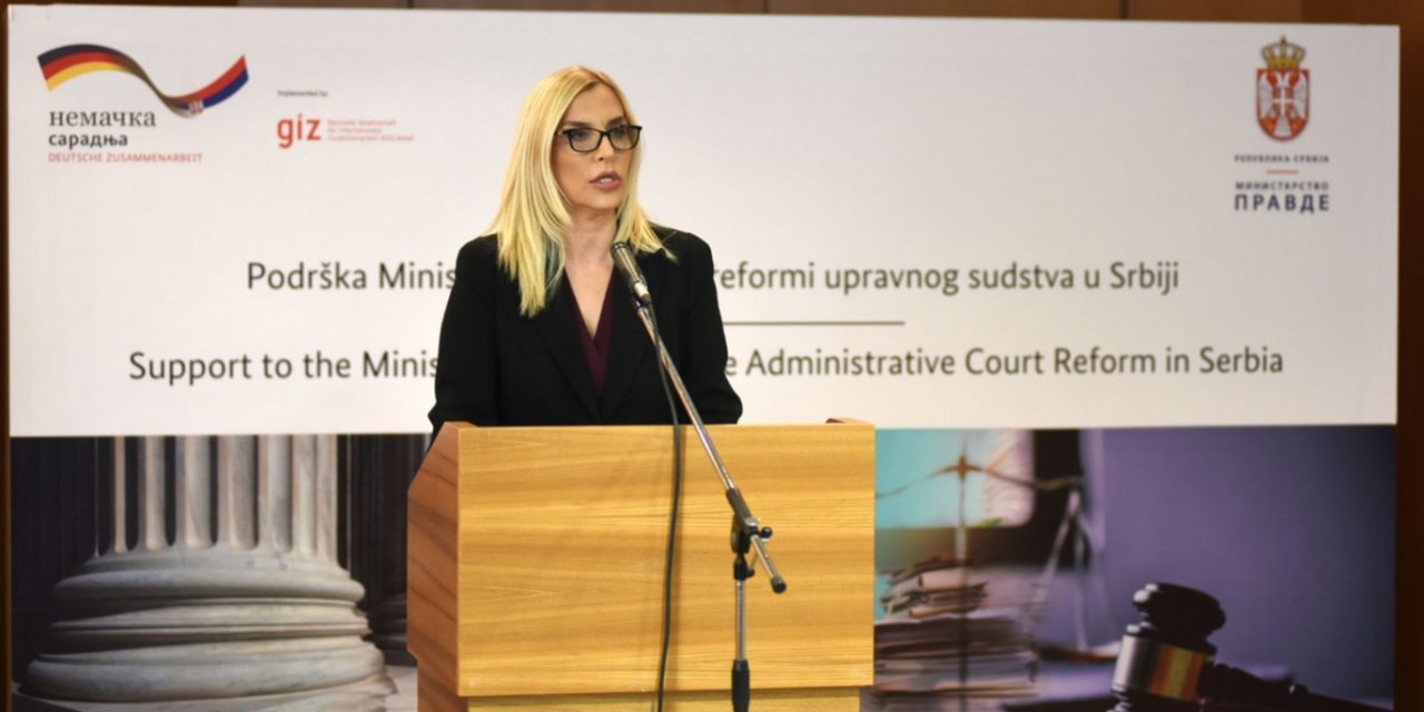 Ingyenes, hozzáférhető jogsegélyszolgálat a legkiszolgáltatottabbaknak