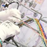 A Leoni egyik dolgozója szerint veszélyben van a kraljevói üzem működése