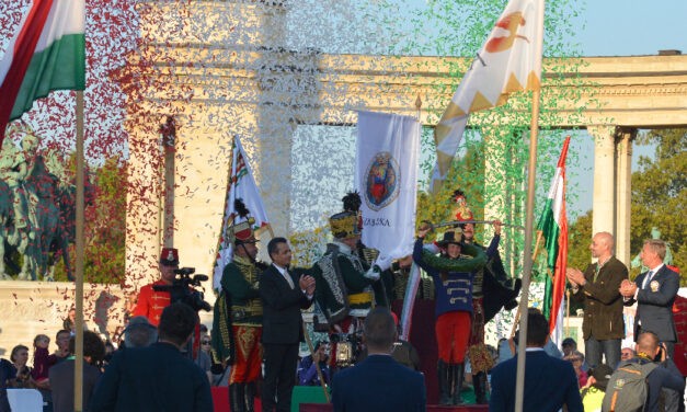 <span class="entry-title-primary">„Hazatér” a vágtakard (Budapesti fotóriportunk)</span> <span class="entry-subtitle">Többszörös vajdasági siker a Nemzeti Vágtán</span>