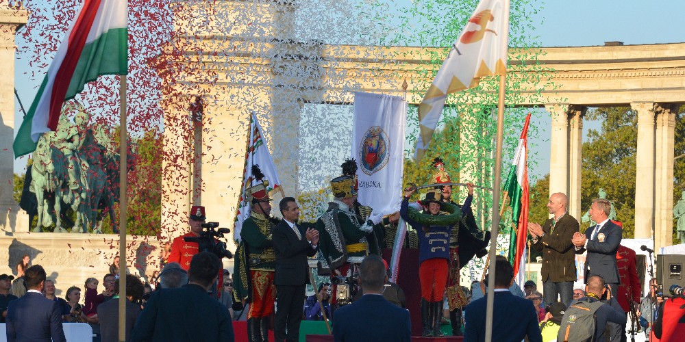 <span class="entry-title-primary">„Hazatér” a vágtakard (Budapesti fotóriportunk)</span> <span class="entry-subtitle">Többszörös vajdasági siker a Nemzeti Vágtán</span>