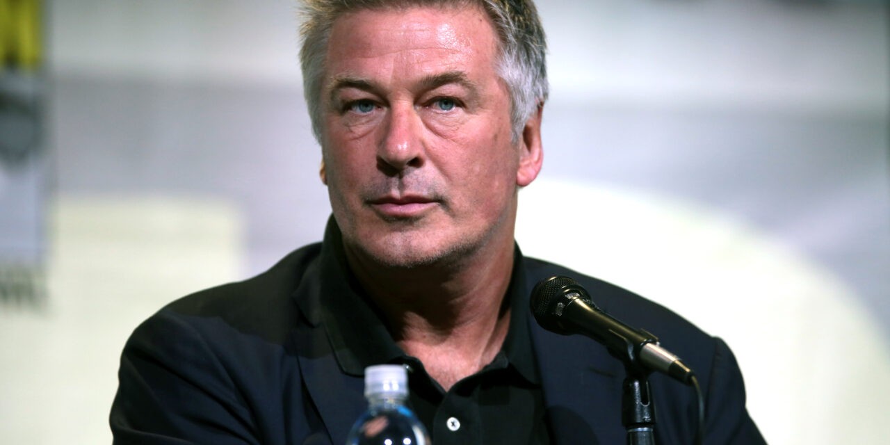 Az Alec Baldwin elleni vádemelés ellenére befejezik a Rust című filmet