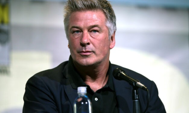 Az Alec Baldwin elleni vádemelés ellenére befejezik a Rust című filmet