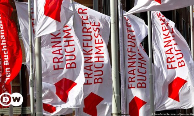 <span class="entry-title-primary">Új öltözékben a Frankfurti Könyvvásár</span> <span class="entry-subtitle">Csak védőoltással rendelkezők léphettek be, naponta 25 ezren</span>