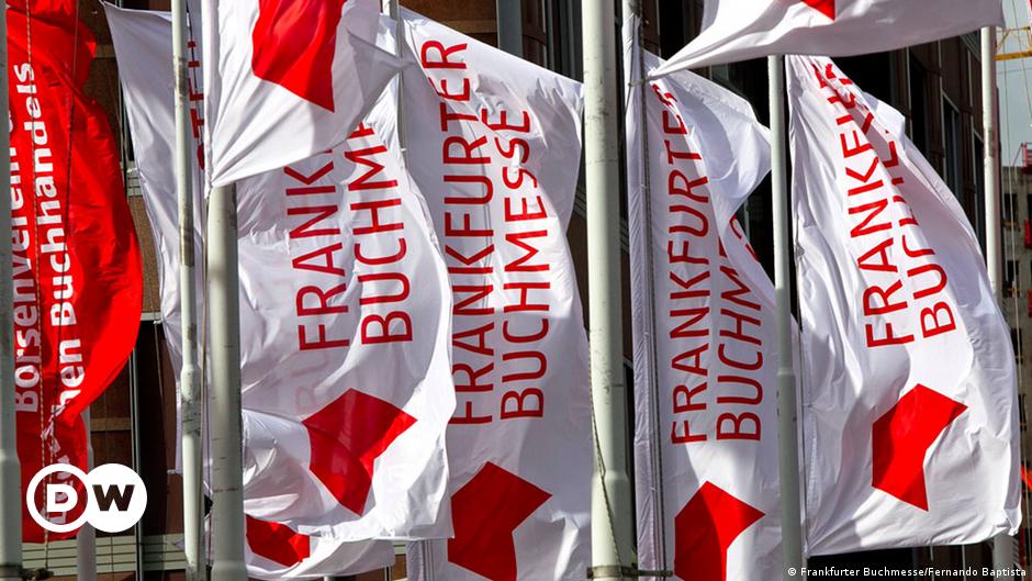 <span class="entry-title-primary">Új öltözékben a Frankfurti Könyvvásár</span> <span class="entry-subtitle">Csak védőoltással rendelkezők léphettek be, naponta 25 ezren</span>